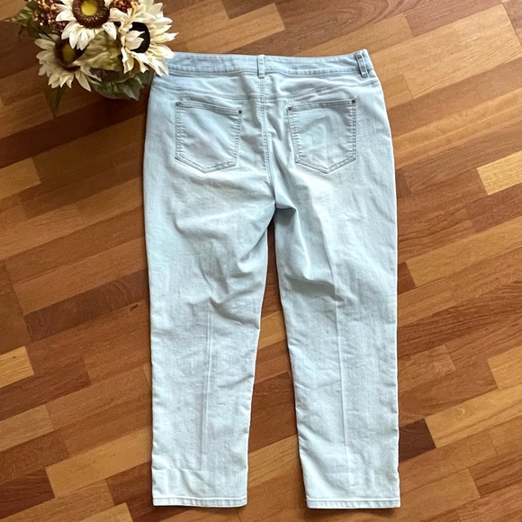 CHICO'S PLATINUM DENIM Ultimate Fit Jeans SIZE 2R 12-14 LARGE Light Blue - Picture 6 of 6